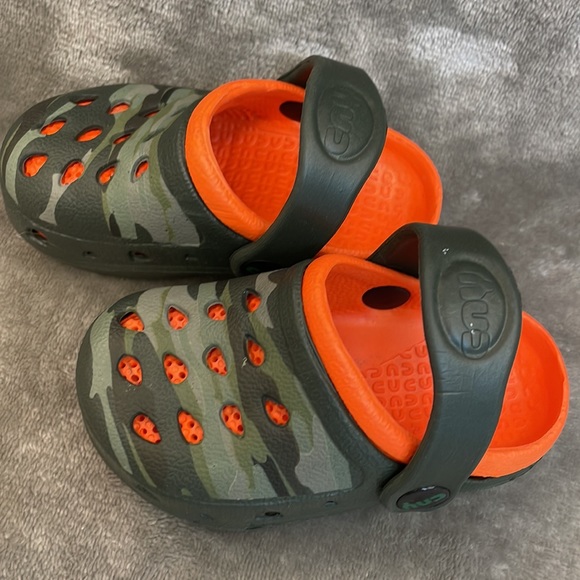 CAPELLI NEW YORK CROC CLOGS - Picture 8 of 9